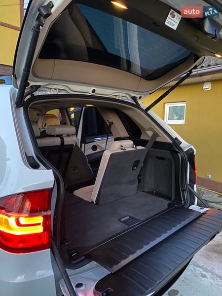 Внедорожник / Кроссовер BMW X5 2011 в Хотине