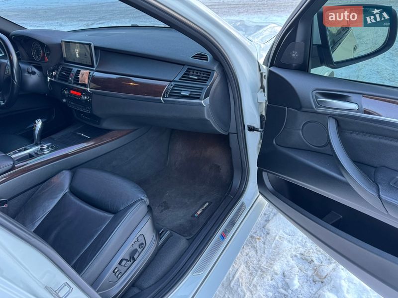 Позашляховик / Кросовер BMW X5 2010 в Чернівцях