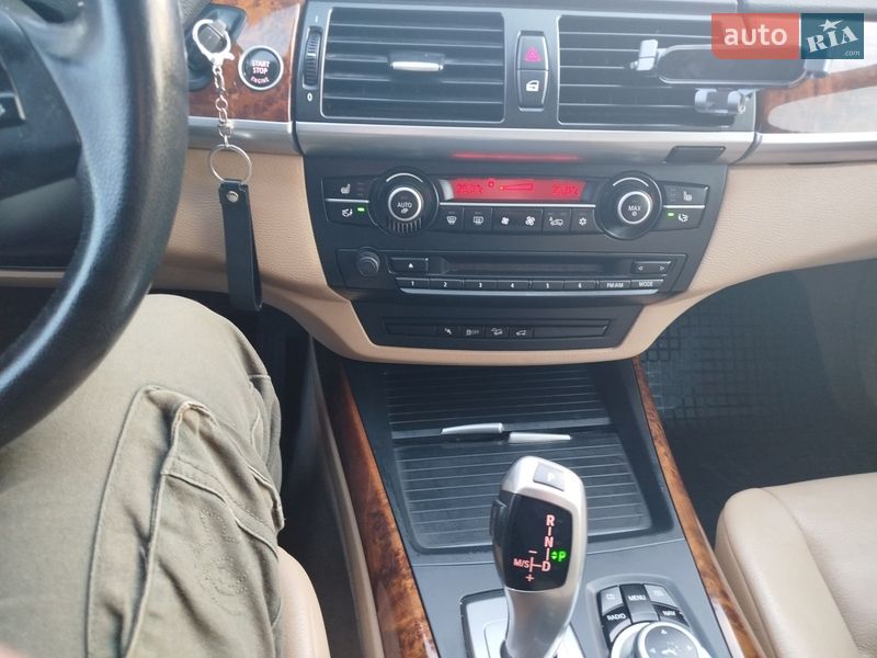Внедорожник / Кроссовер BMW X5 2010 в Коростышеве