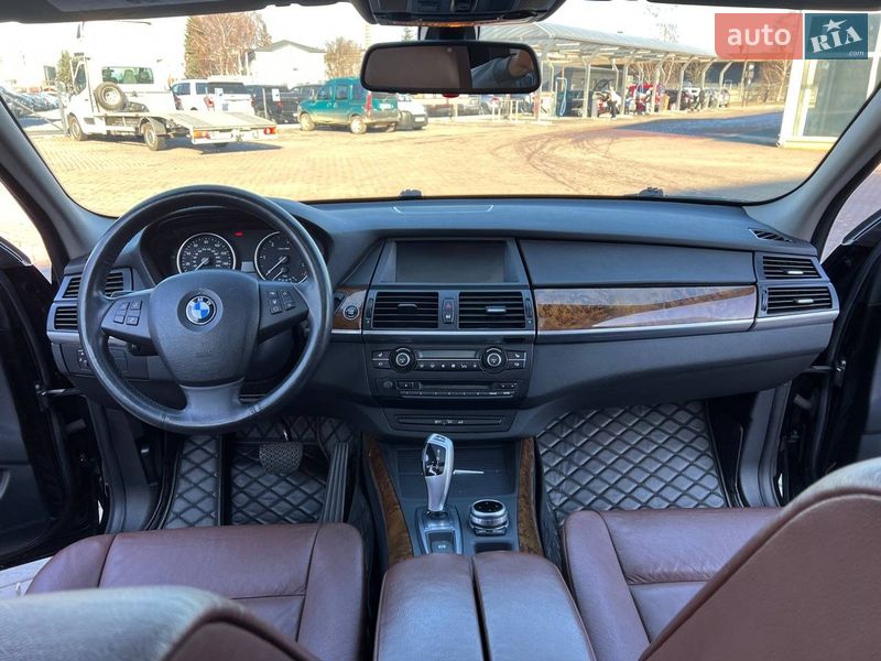 Внедорожник / Кроссовер BMW X5 2010 в Ровно