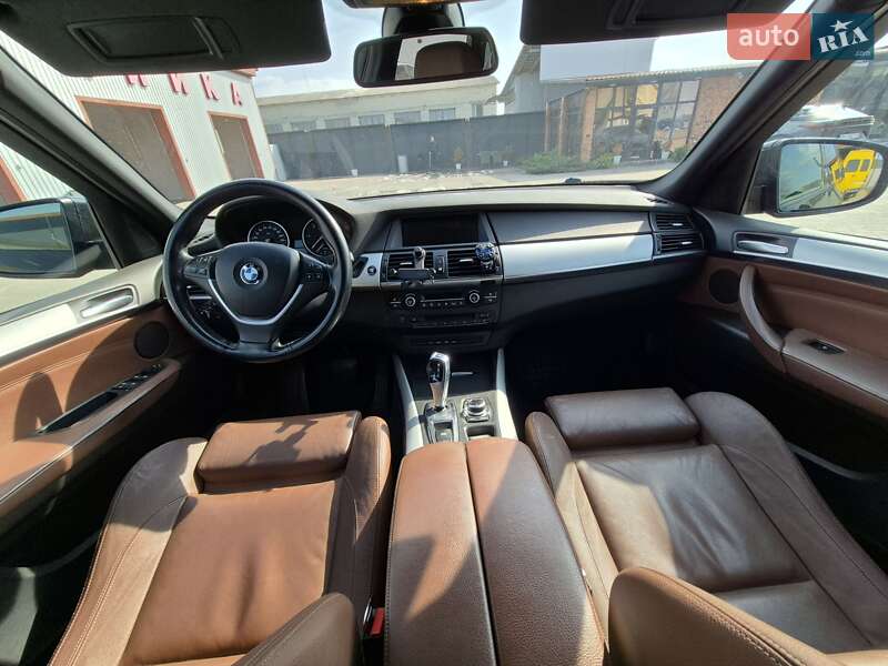 Внедорожник / Кроссовер BMW X5 2011 в Костополе