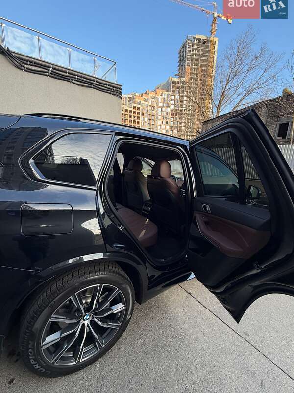 Внедорожник / Кроссовер BMW X5 2024 в Киеве