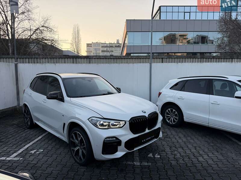 Внедорожник / Кроссовер BMW X5 2019 в Черновцах