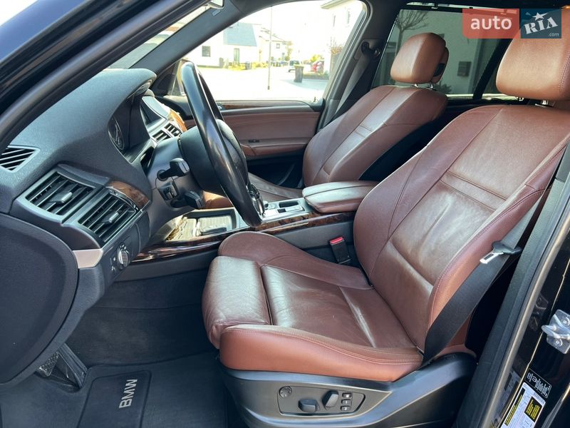 Внедорожник / Кроссовер BMW X5 2011 в Волочиске