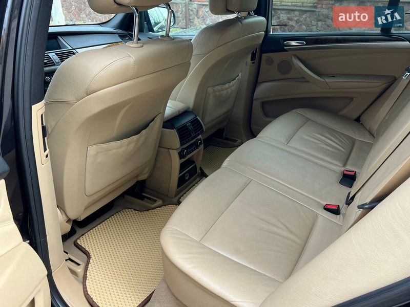 Внедорожник / Кроссовер BMW X5 2010 в Ровно