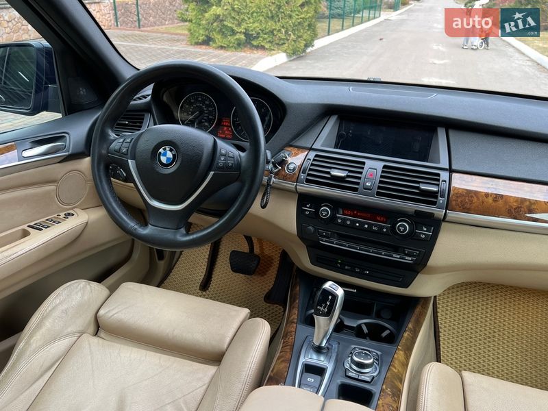 Внедорожник / Кроссовер BMW X5 2010 в Ровно