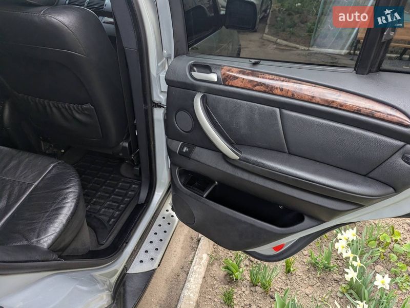 Внедорожник / Кроссовер BMW X5 2001 в Млинове