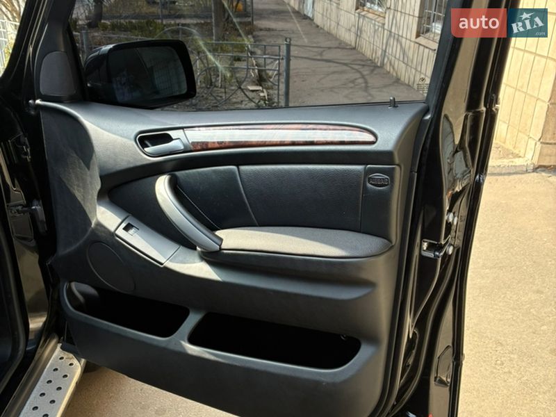 Внедорожник / Кроссовер BMW X5 2004 в Киеве