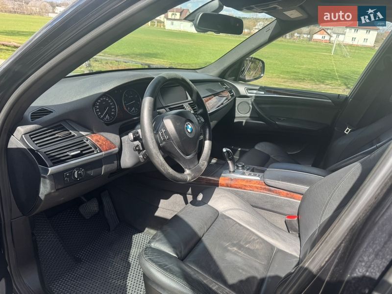 Внедорожник / Кроссовер BMW X5 2011 в Надворной