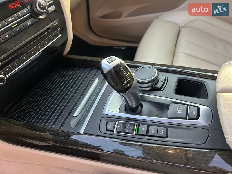 Позашляховик / Кросовер BMW X5 2014 в Чернівцях