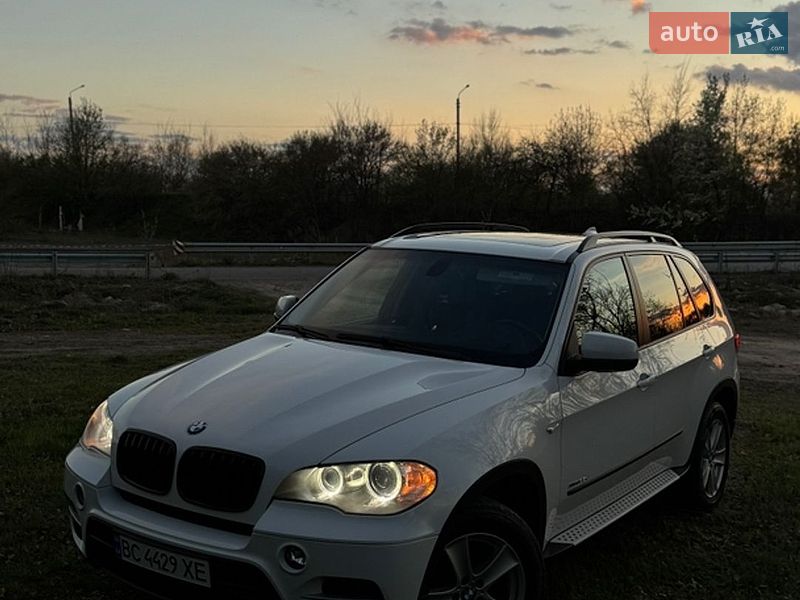 Позашляховик / Кросовер BMW X5 2012 в Чернівцях