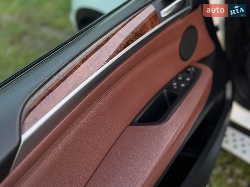 Позашляховик / Кросовер BMW X5 2012 в Чернівцях