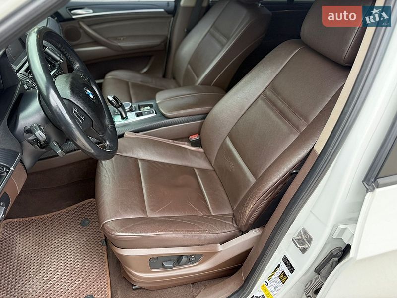 Внедорожник / Кроссовер BMW X5 2010 в Звягеле