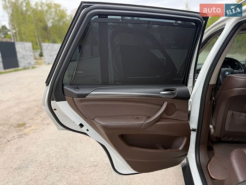 Внедорожник / Кроссовер BMW X5 2010 в Звягеле