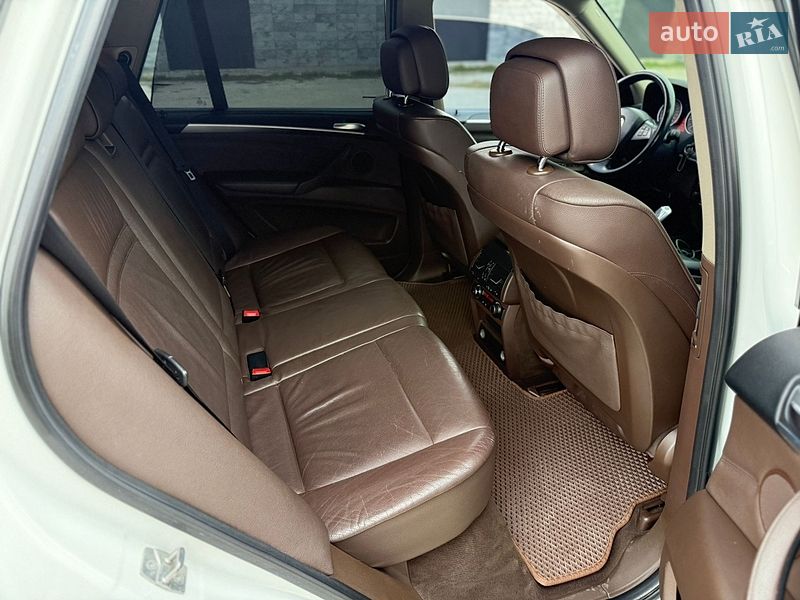 Внедорожник / Кроссовер BMW X5 2010 в Звягеле