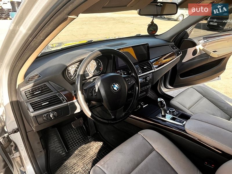 Позашляховик / Кросовер BMW X5 2010 в Рівному
