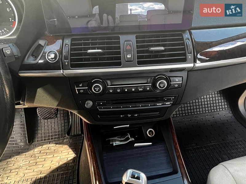 Позашляховик / Кросовер BMW X5 2010 в Рівному