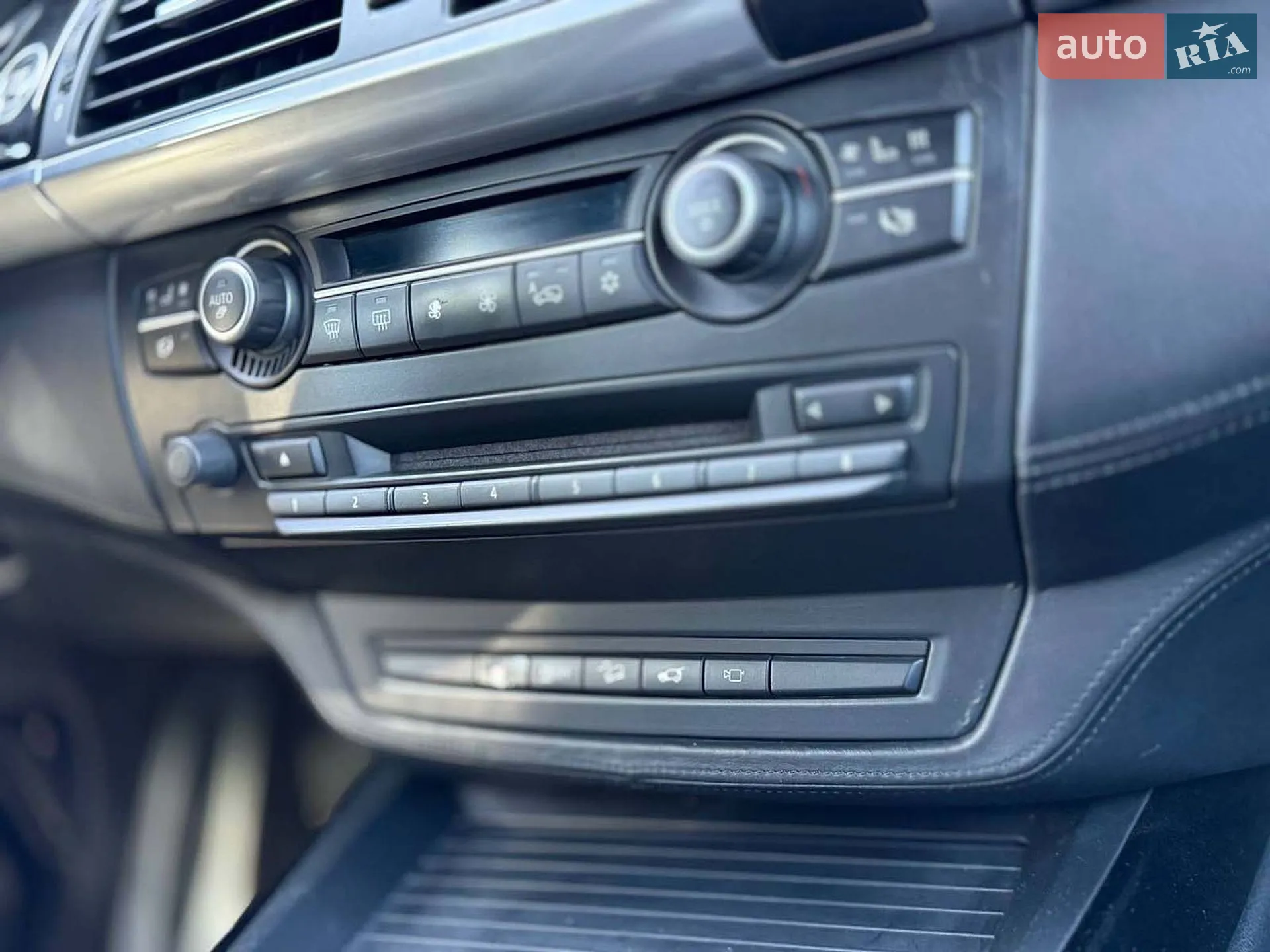 2010 BMW X5 - мініатюра 20