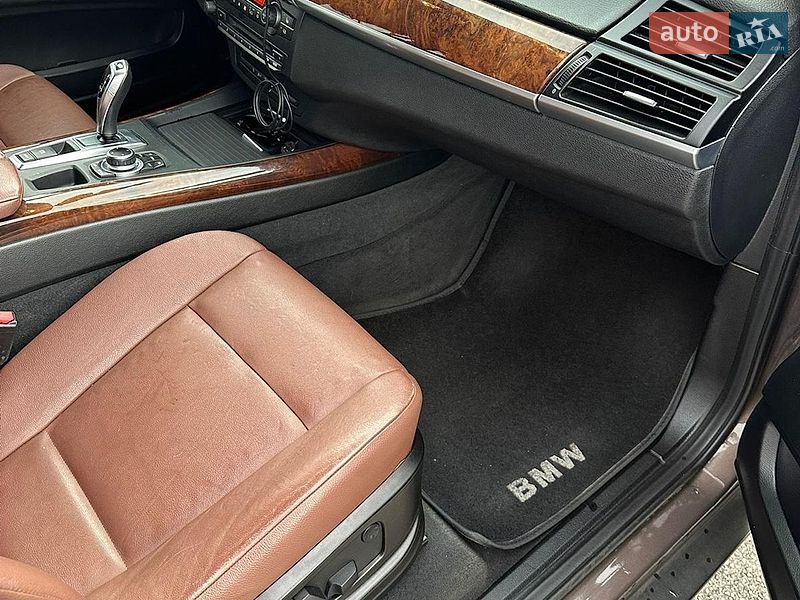 Внедорожник / Кроссовер BMW X5 2012 в Черновцах