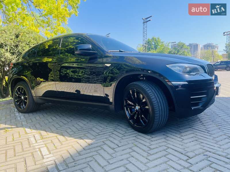 Позашляховик / Кросовер BMW X6 2013 в 