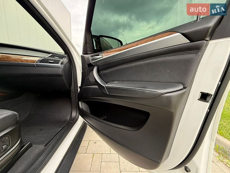 Внедорожник / Кроссовер BMW X6 2011 в Ровно