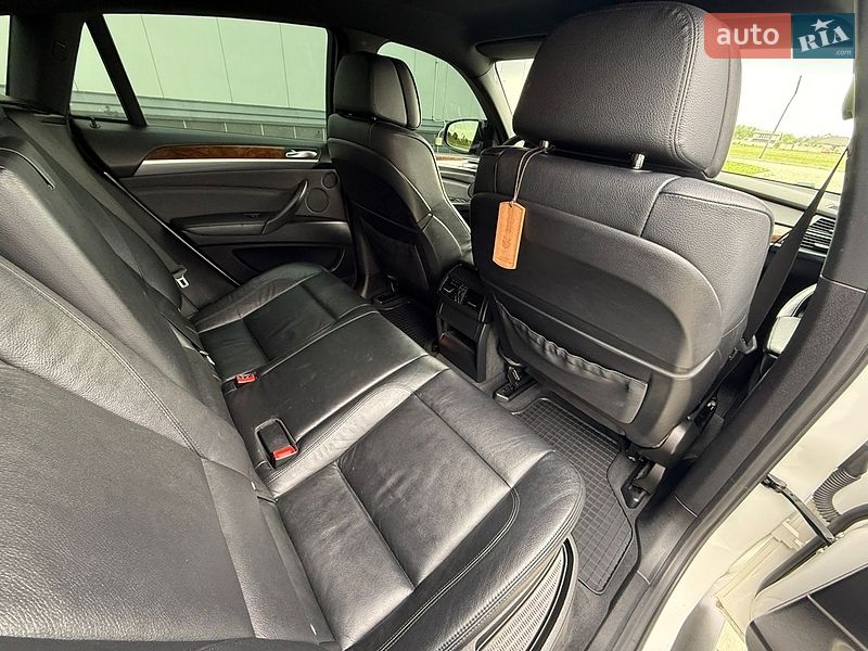 Внедорожник / Кроссовер BMW X6 2011 в Ровно