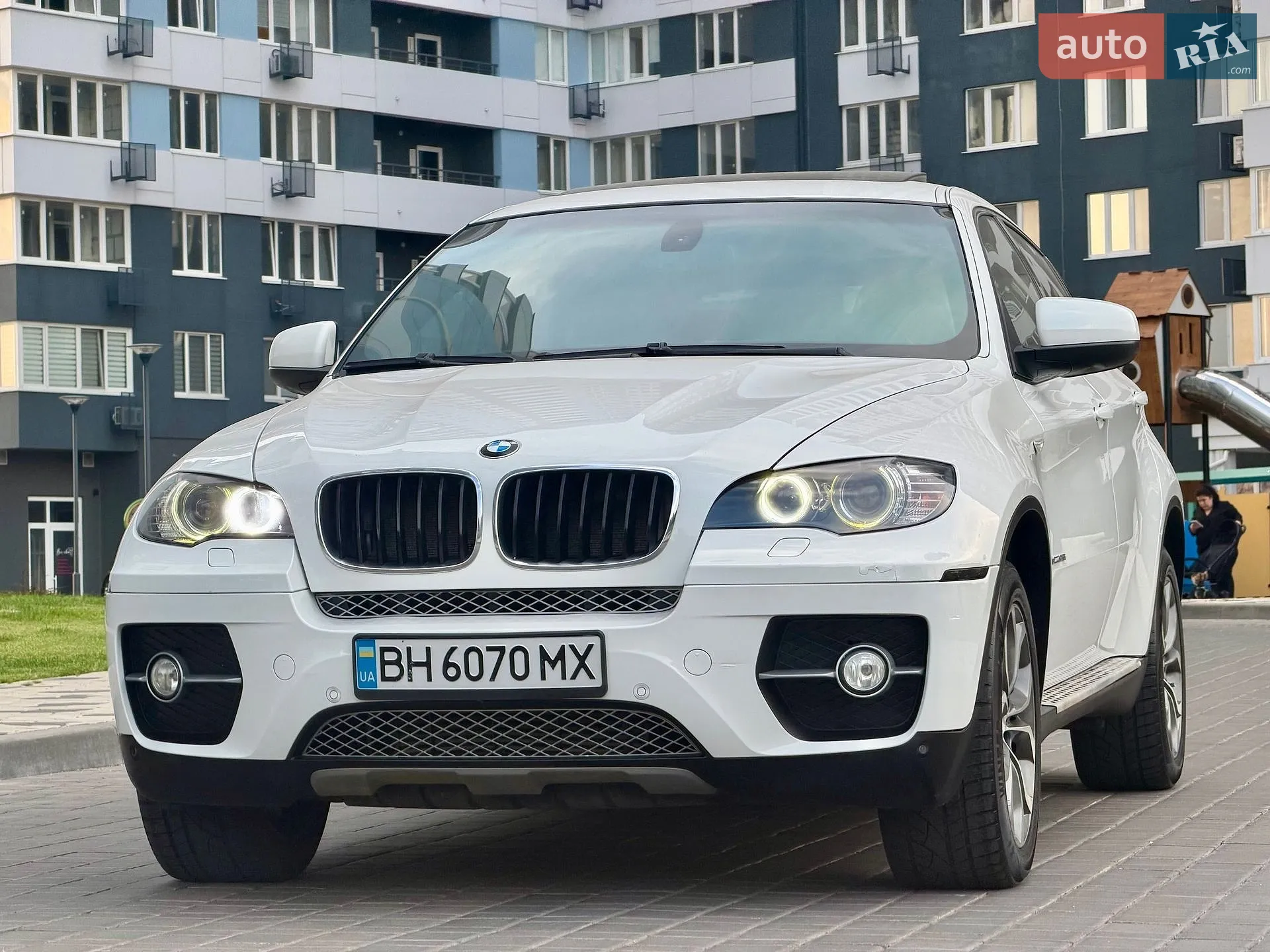 2010 BMW X6 - мініатюра 3
