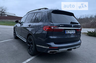 Позашляховик / Кросовер BMW X7 2020 в 