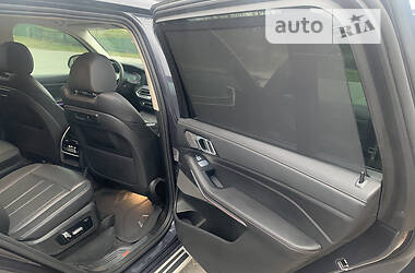 Позашляховик / Кросовер BMW X7 2020 в 