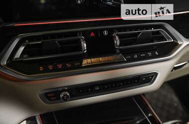 Позашляховик / Кросовер BMW X7 2020 в 