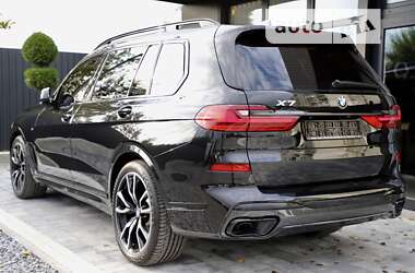 Позашляховик / Кросовер BMW X7 2022 в 