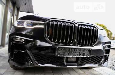 Позашляховик / Кросовер BMW X7 2022 в 