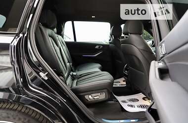 Позашляховик / Кросовер BMW X7 2022 в 