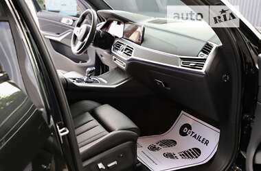 Позашляховик / Кросовер BMW X7 2022 в 
