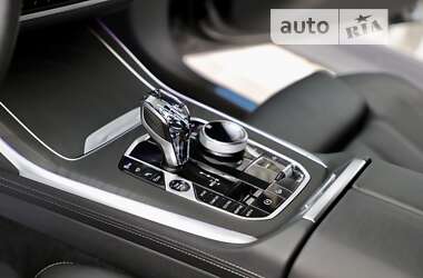 Позашляховик / Кросовер BMW X7 2022 в 