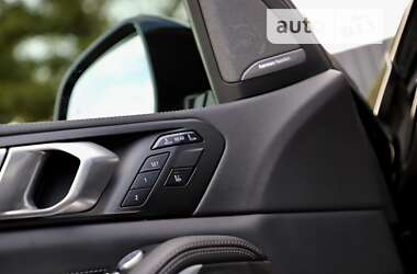 Позашляховик / Кросовер BMW X7 2022 в 