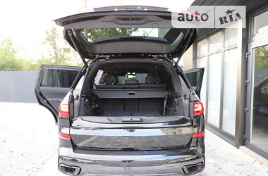 Позашляховик / Кросовер BMW X7 2022 в 