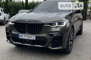 Позашляховик / Кросовер BMW X7 2022 в 