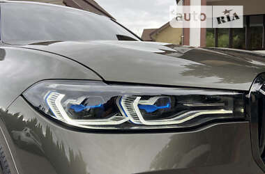 Позашляховик / Кросовер BMW X7 2022 в 