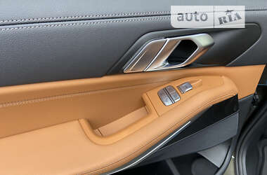 Позашляховик / Кросовер BMW X7 2022 в 