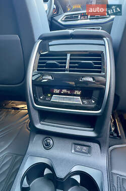 Внедорожник / Кроссовер BMW X7 2021 в 