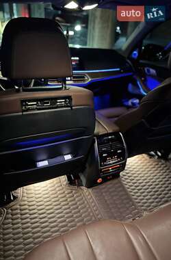Позашляховик / Кросовер BMW X7 2020 в 