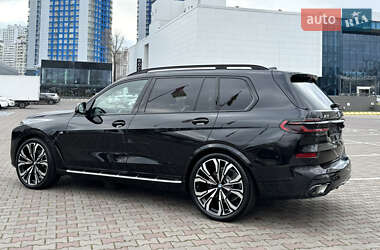 Позашляховик / Кросовер BMW X7 2023 в 