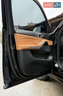 Позашляховик / Кросовер BMW X7 2022 в 