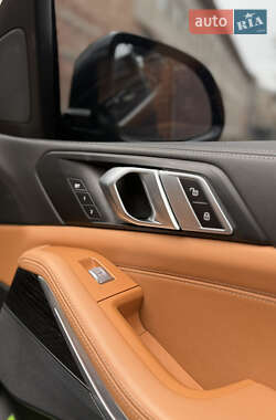 Позашляховик / Кросовер BMW X7 2022 в 
