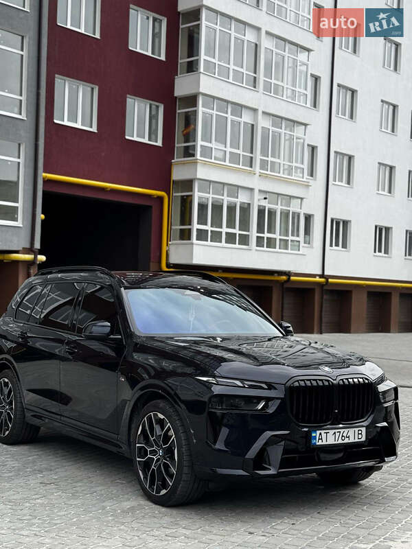 Позашляховик / Кросовер BMW X7 2022 в 