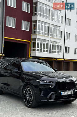 Позашляховик / Кросовер BMW X7 2022 в 