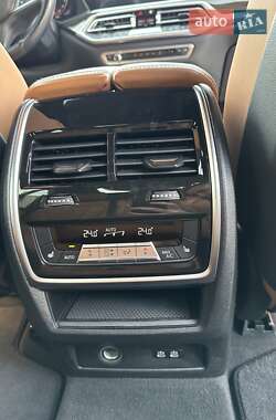 Внедорожник / Кроссовер BMW X7 2021 в 