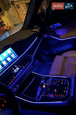 Внедорожник / Кроссовер BMW X7 2021 в 