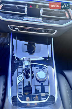 Позашляховик / Кросовер BMW X7 2021 в 